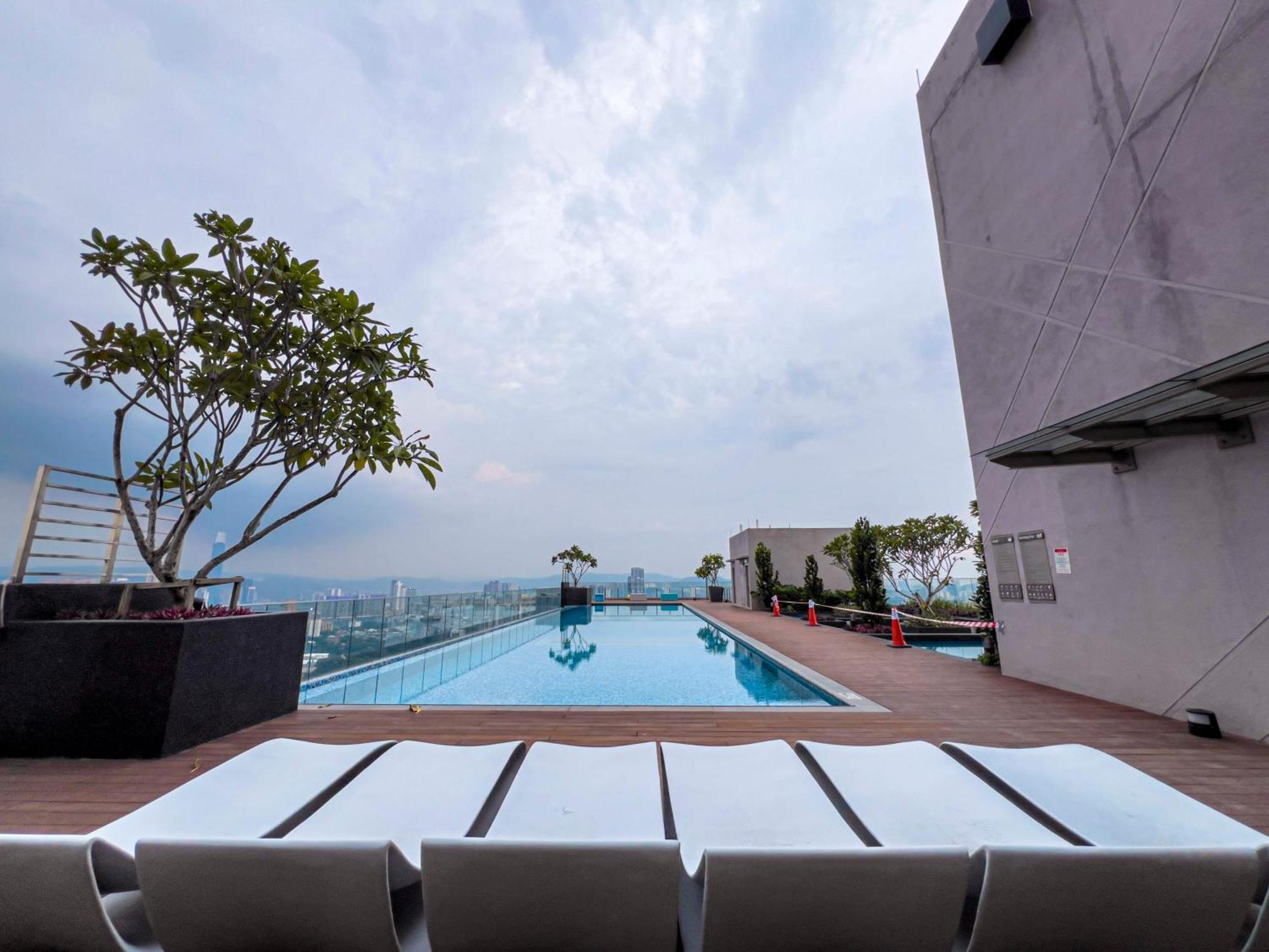 Sky Pool Suites Kl Sentral - Riveria City Kuala Lumpur Exteriör bild